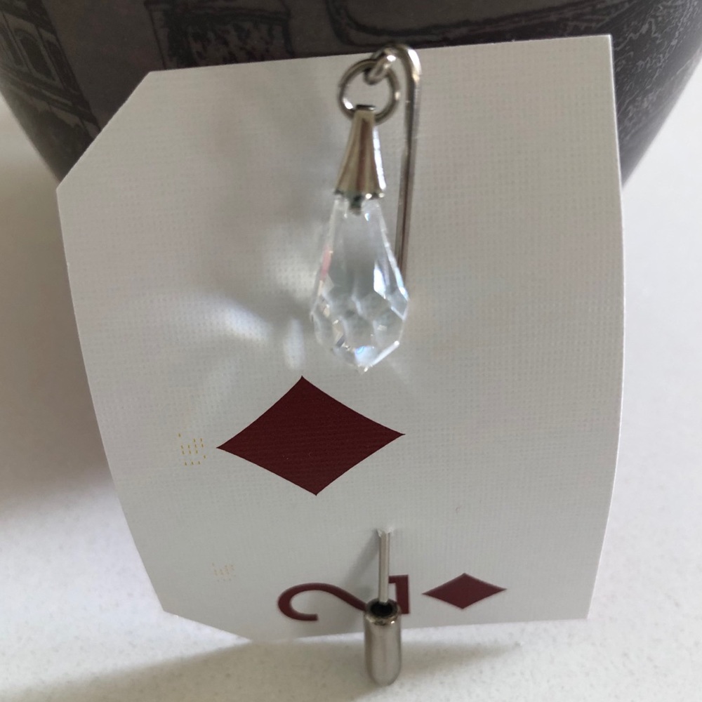 Hat pin